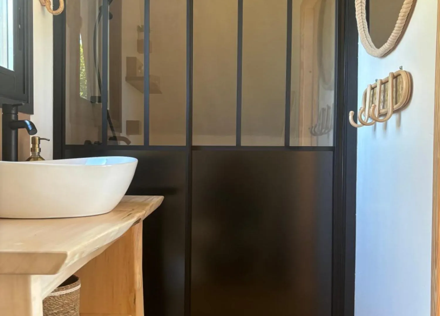 La Cabane Perchee Auriol Bed & Breakfast